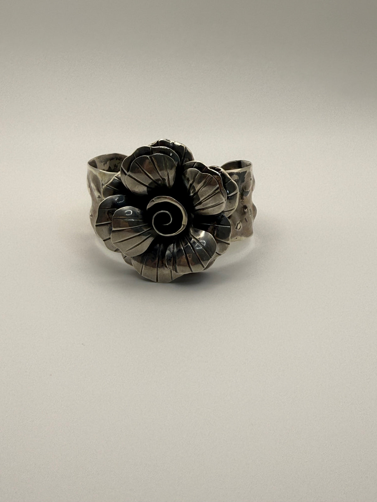 Federico Rose Cuff