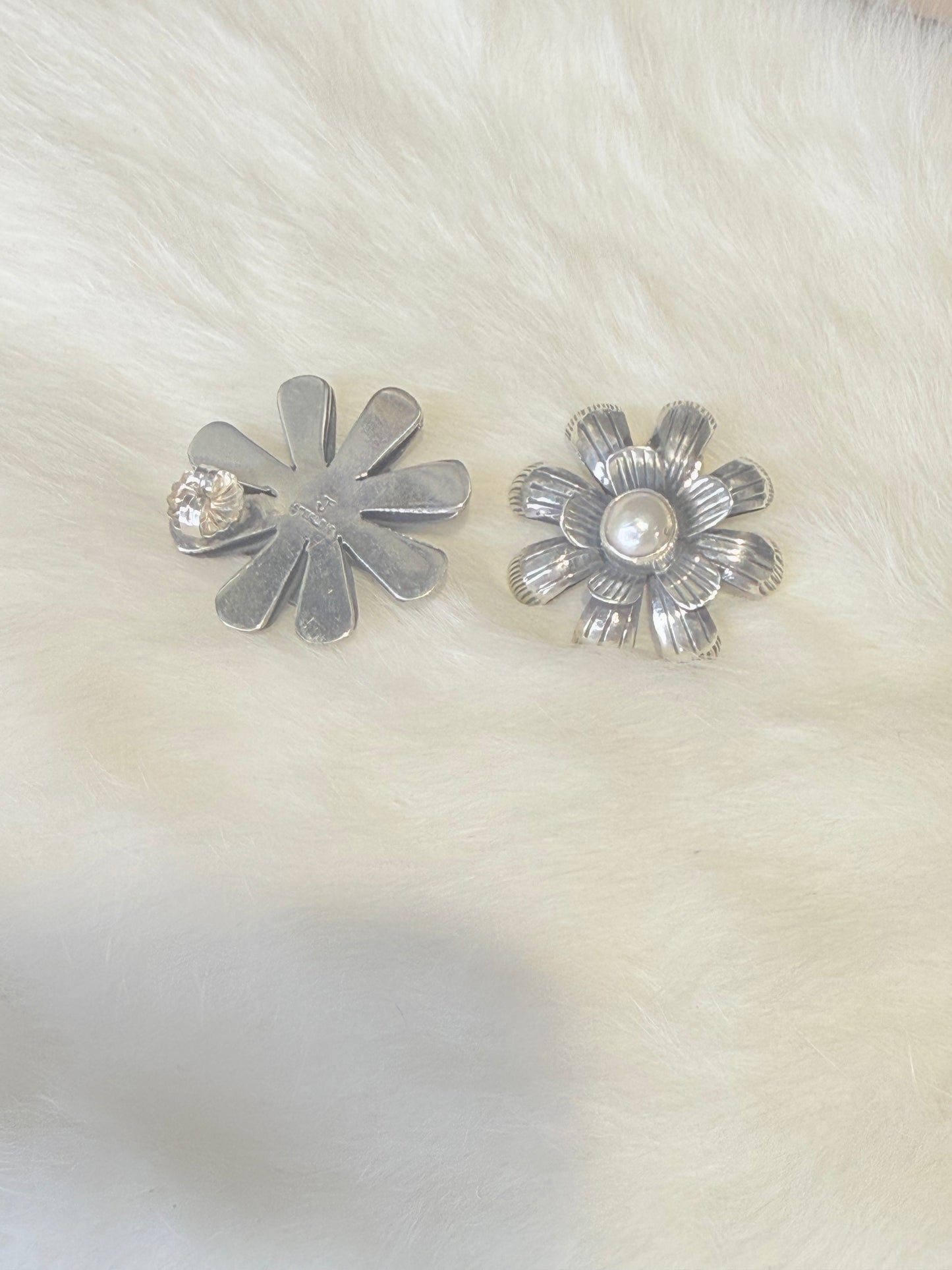Federico Jimenez Daisy Flower Earrings